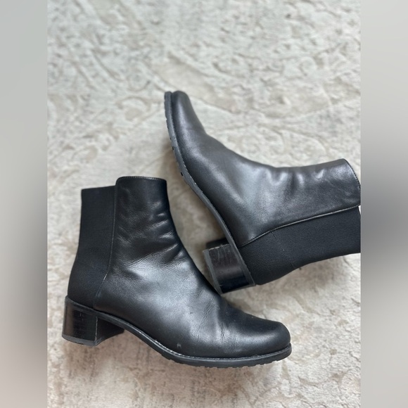 Stuart Weitzman Easy On Reserve Black Leather Chelsea Boots – Size 6 - Picture 3 of 8